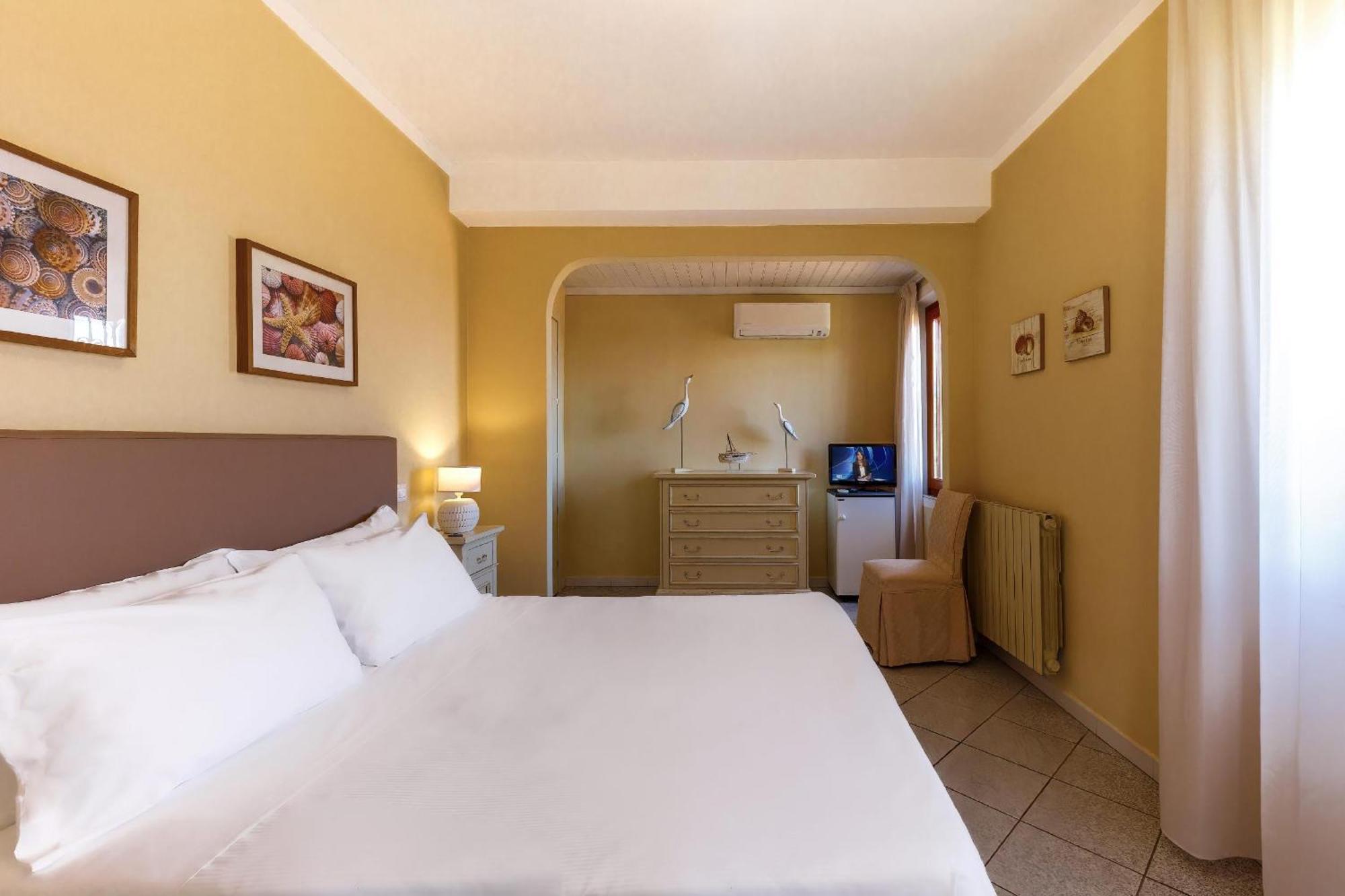 Hotel Cernia Isola Botanica Sant'Andrea  Exterior photo